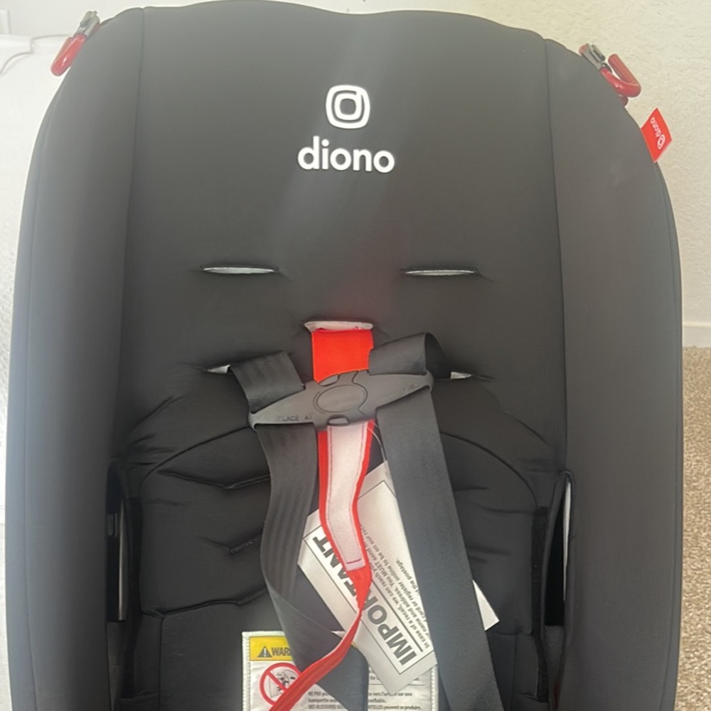 Diono 3R CarSeat Brand New; approved for flights; foldable